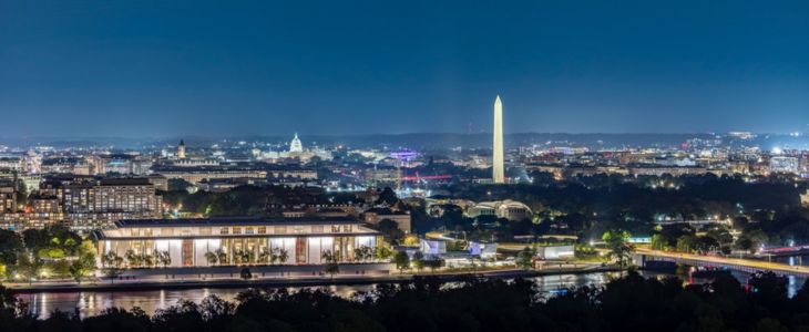 the washington dc skyline at night